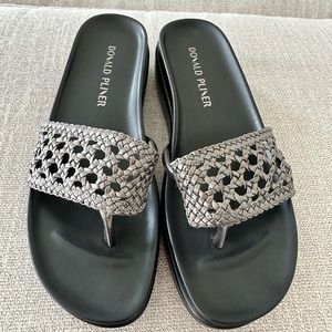 Donald Pliner Fifi Sandal in Pewter. Size 9 US